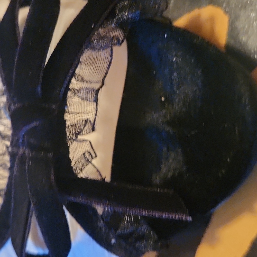Metaphor Elegant Black and Cream Peep-Toe Heels with Bow - Picture 5 of 13
